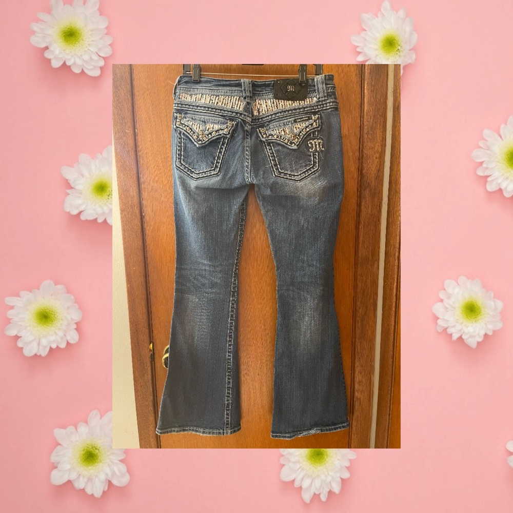 Gently used condition Miss Me Flare Leg JE5440F3L Jeans Size 29 waist 33 inseam.